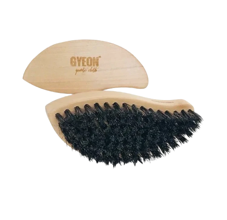 Q²M LeatherBrush – Natural Horsehair Leather Cleaning Brush | GYEON